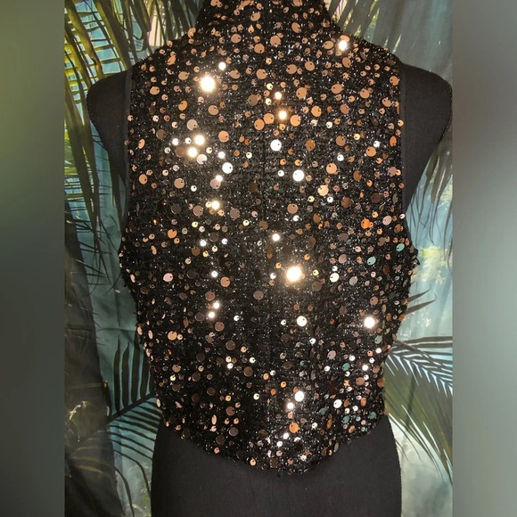 Sleeveless Sequin Crop top - Picture 9 of 12